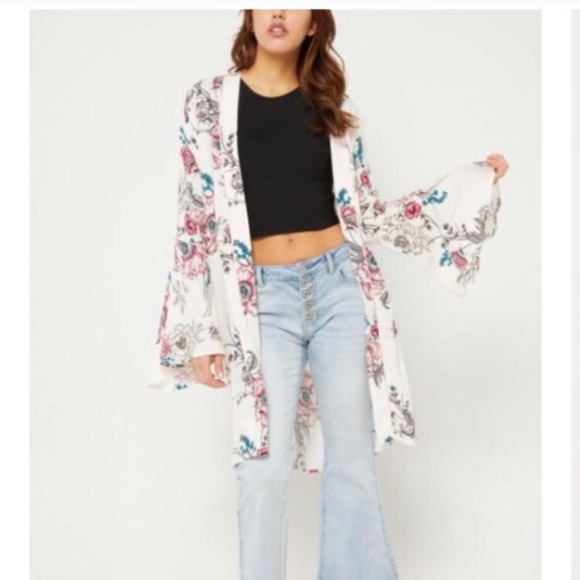 Rue21 Tops - Rue21 | White Floral Bell Sleeve Kimono